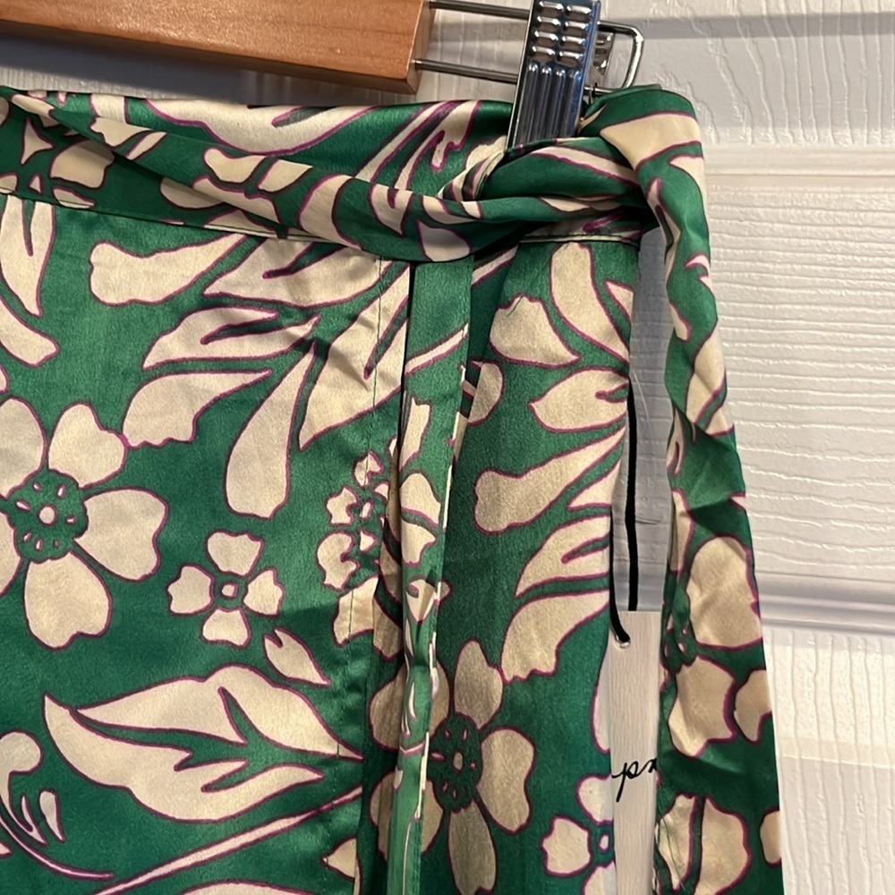 Japna brand size M wrap style skirt- NWT - Picture 2 of 8